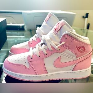 Air Jordan 1 mid pink & white